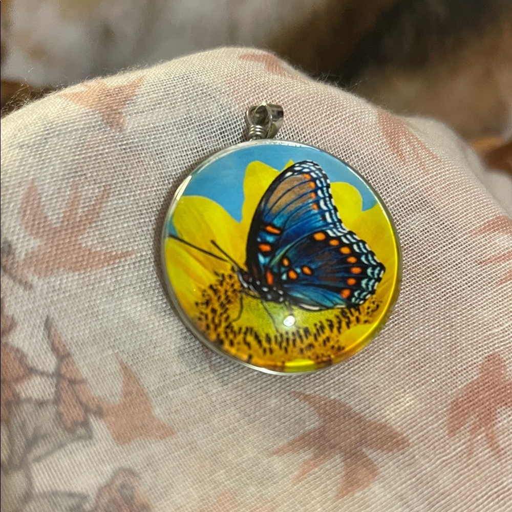 Butterfly Pendant Necklace NWOT